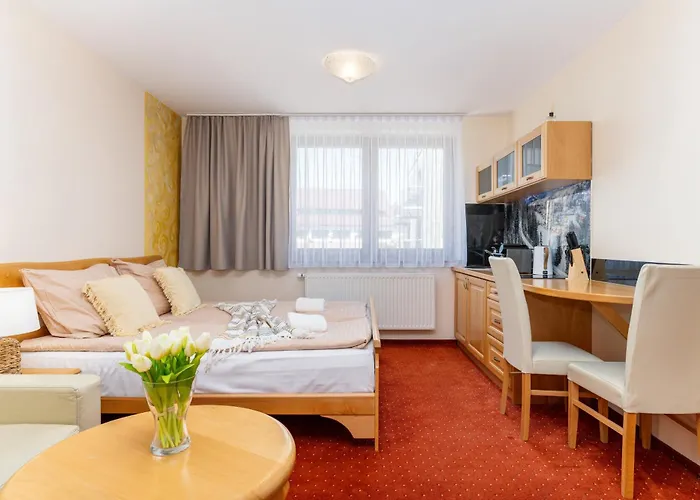 לינה וארוחת בוקר Milosna 3*